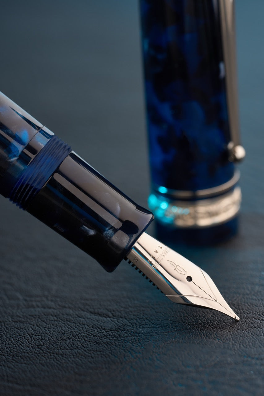Delta Reservoir 2.0 Blue/Grey mother-of-pearl material, Numbered Edition Fine Nib