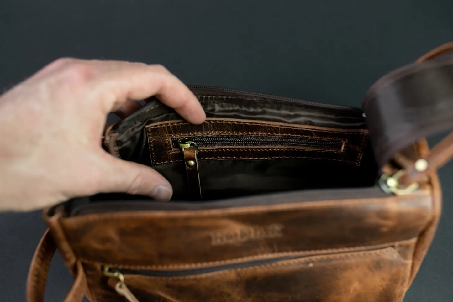 Kodiak Leather Toiletry Bag Antique Brown